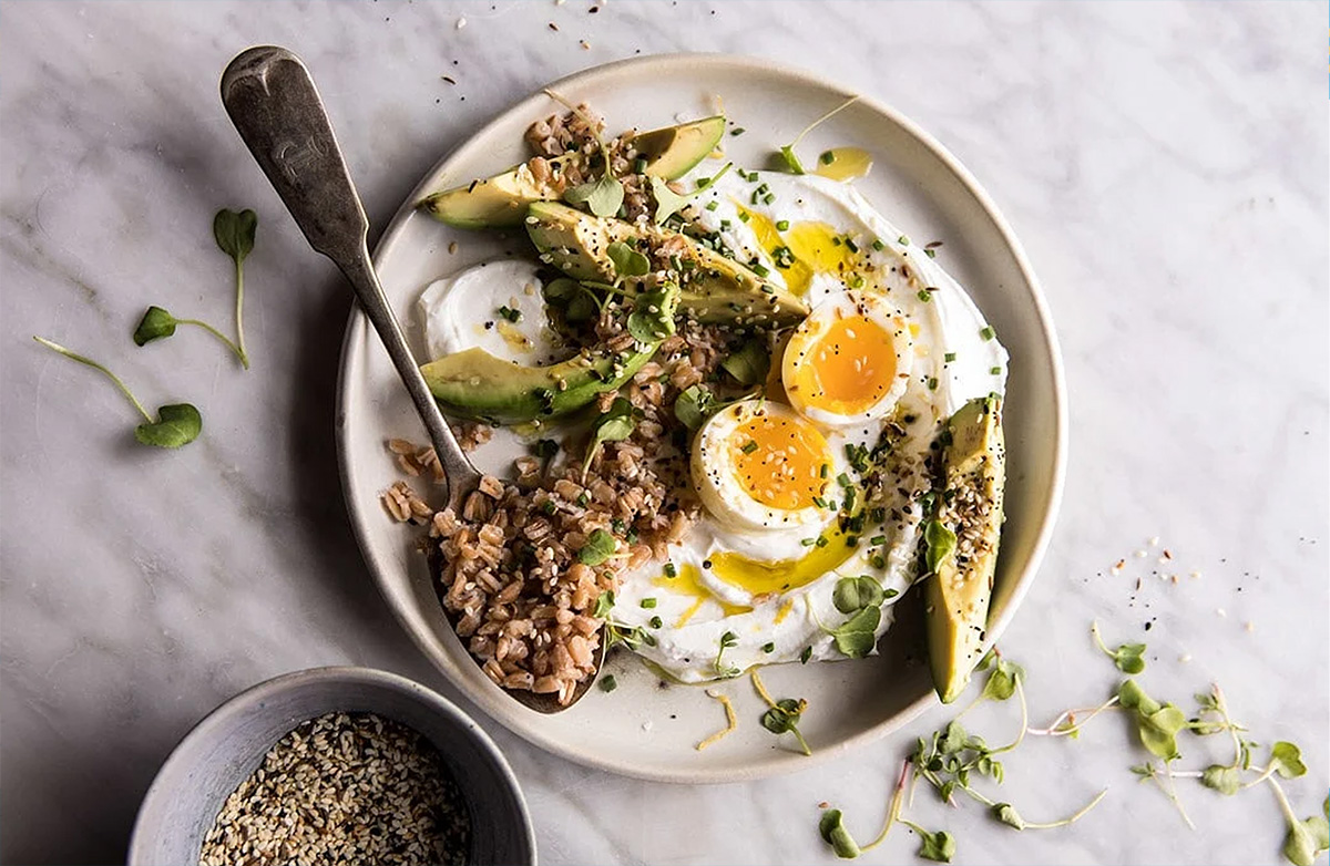 This everything egg avocado yogurt bowl is a legitimate stress-free meal | HealthDiscovery.org