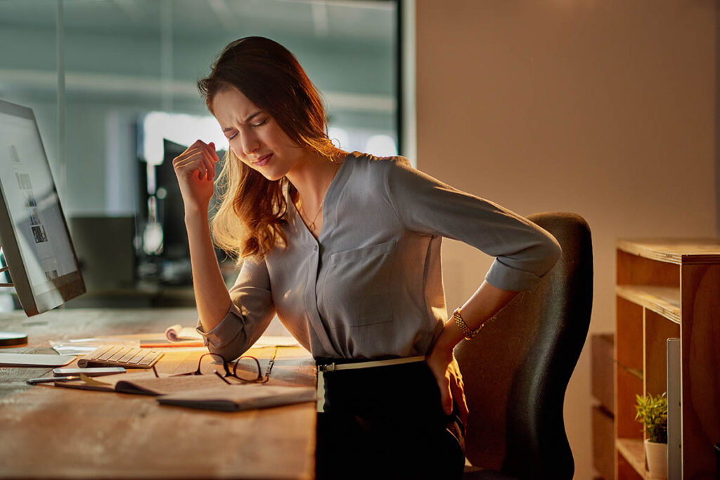 Avoid Backaches at Work with 5 Tips | HealthDiscovery.org